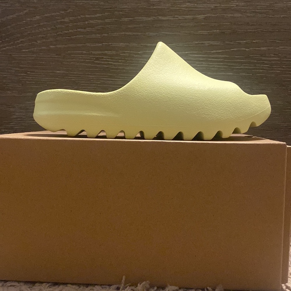 Yeezy Adidas slides kids size 3 brand new in box